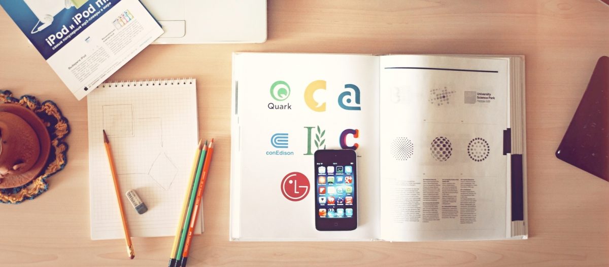 cropped-laptop-desk-book-pencil-creative-advertising-33-pxhere.com_